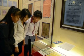 Hanoi hosts exhibition on Hoang Sa, Truong Sa 