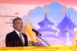 Photo exhibition displays Vietnam, China’s beauty