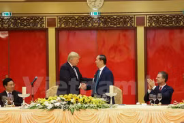 President hosts banquet in honour of US President 