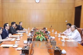 Bangladeshi Communist Party leader welcomed in Hanoi 