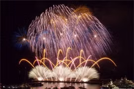 Spectacular light feast at Da Nang int’l fireworks festival