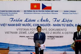 Prague exhibition introduces Vietnam’s sea, islands’ beauty