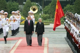State President greets Japanese Emperor, Empress