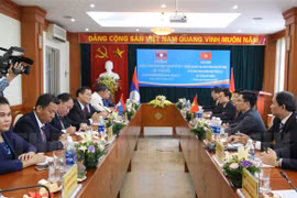 Vietnam, Laos share experience in religious affairs