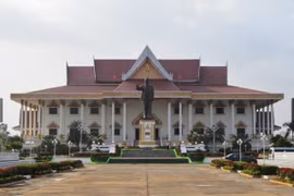 Vietnamese firm donates marble bust of Laos’s late President