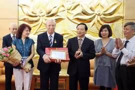 Bulgarian diplomat receives friendship insignia