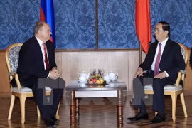 President Tran Dai Quang meets Russian Communist Party leader 