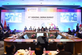 Vietnam leader calls for stronger ties at Mekong-Japan, ASEAN-UN summits