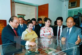 Prime Minister wraps up official visit to Laos 