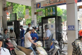 Gasoline prices slightly drop