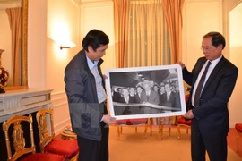 VNA sends photos to exhibition in France