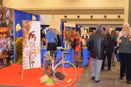Vietnam attends travel show in Canada