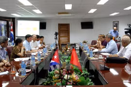 Vietnam, Cuba’s trade unions strengthen traditional friendship