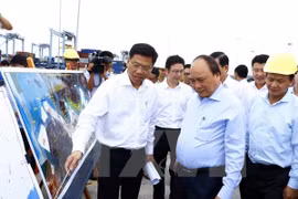 PM visits Cai Mep int’l port in Ba Ria - Vung Tau