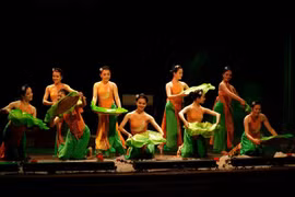 Vietnam perform at world folklore festival