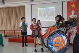 Japanese rickshaw trippers stop for Da Nang visit