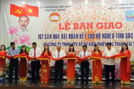 Houses presented to disadvantaged families in Soc Trang