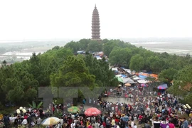 Spring festival draws tourists to Bac Ninh