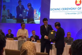ASEAN signs free trade, investment pacts with Hong Kong