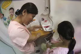 Doctors warn mothers of donated breast milk use