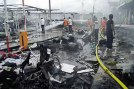 Thai army hunts supermarket-bombing suspects