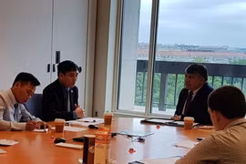 Vietnam, US step up trade union relations