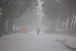 Philippines: storm Maring leaves four dead, six missing