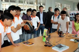 Mekong Delta students get German state’s scholarships 