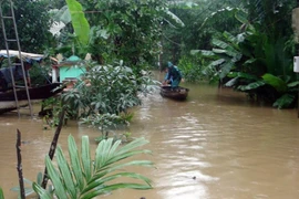 Lao friendship association aids flood victims in Vietnam