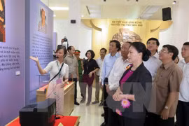 NA leader presents gifts to Heroic Mothers in Quang Nam
