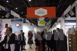 Vietnam attends international garment fair in France