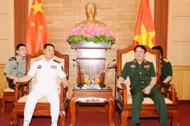 Army top official receives Chinese naval commissar