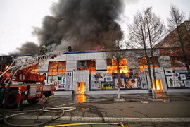 Fire breaks out in mall of Vietnamese in Orenburg, Russia