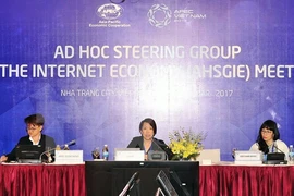 APEC meetings discuss various issues on 11th working day