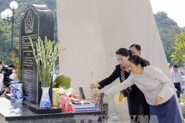 Vietnam, Lao legislative leaders commemorate Tay Tien Regiment