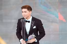 Vietnamese singer wins Asia Model Awards 2017