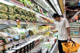 A shopper in Ho Chi Minh City (Photo: VNA)