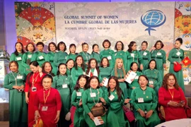 Members of the forum of overseas Vietnamese women in Europe participating in the Global Summit of Women (Photo: VNA)