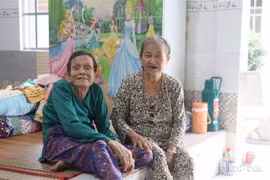Elderly people at a community home in the southern province of Vinh Long. (Photo: VNA)