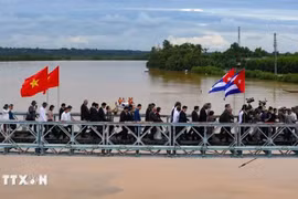 A Cuban delegation visits Hien Luong bridge at the special national relic site of the Hien Luong - Ben Hai banks in Quang Tri province in September 2023. The bridge historically symbolises the division of Vietnam and the desire for national reunification during the war. (Photo: VNA)