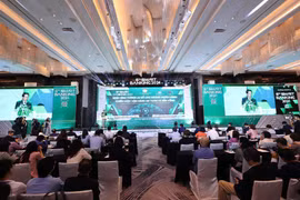 Deputy Governor of the State Bank of Vietnam Pham Tien Dung speaks at the event. (Photo: hanoimoi.vn)