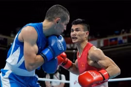 Nguyen Van Duong (R), who competed in the 2020 Tokyo Olympics, is a prominent member of the Vietnamese squad. (Photo: VNA)