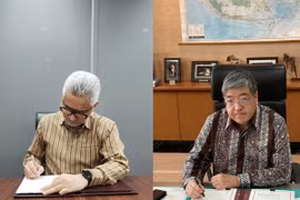 Director General of Asia Pacific and Africa of the Ministry of Foreign Affairs of the Republic of Indonesia, Abdul Kadir Jailani (right), and Japanese Ambassador to Indonesia Masaki Yasushi (right) signed the Exchange of Notes (E/N) regarding provision of yen loan for the "Jakarta MRT (Mass Rapid Transit) East-West Line Plan Phase 1" project, Jakarta, on May 13. (Photo: ANTARA/HO-Japanese Embassy in Jakarta)