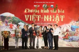 At the ceremony presenting 200 cherry blossom trees from Japan to Tay Ninh at the cultural programme. (Photo: VNA)