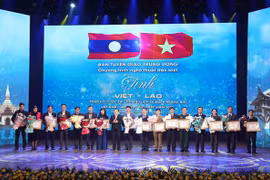 Winners of online quiz on Vietnam-Laos history honoured