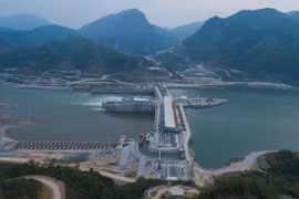 Vietnam invests over 815 million USD in hydropower, mining in Lao province