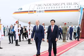 German Chancellor begins official visit to Vietnam