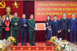 Defence Minister pays pre-Tet visit to Vinh Phuc