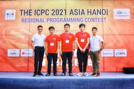 Students top global programming challenge