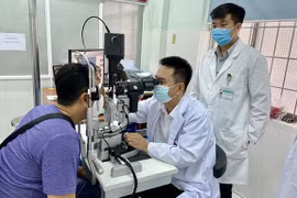Doctor receives APAO blindness prevention award